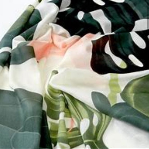 Virginia Wolf Tropical Multi Wear Tropical Palm Sarong Wrap Scarf One Size - Picture 8 of 8